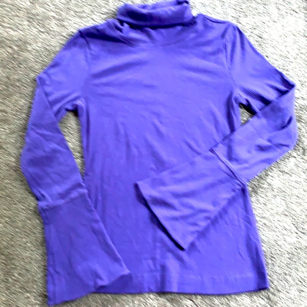 FREEPEOPLE SZ M FLARED SLEEVES AT BOTTOM